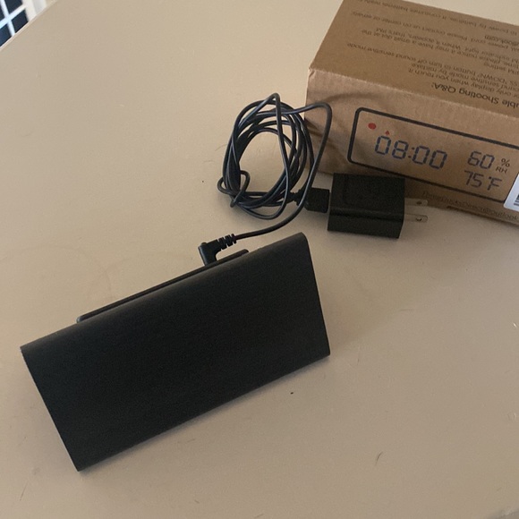 Digital alarm clock black wood green light new - Picture 5 of 7